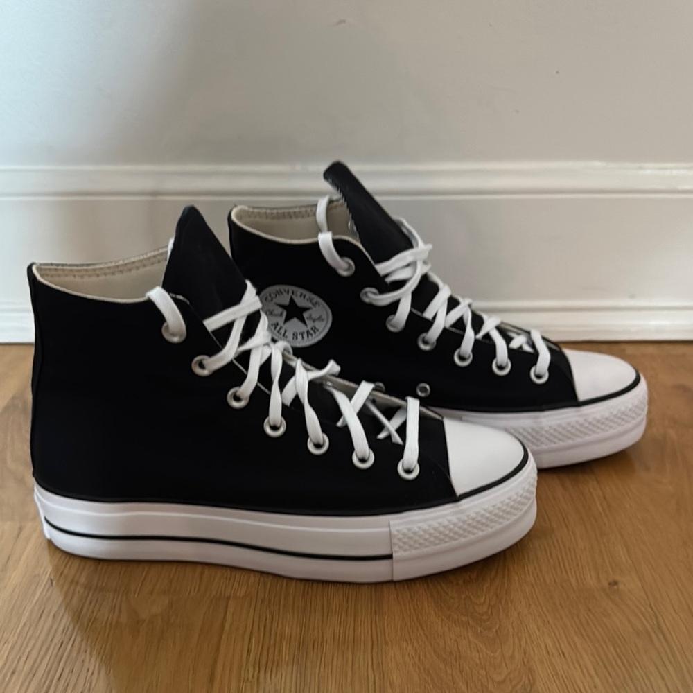 Converse Black and White Platform High-Tops - Picture 4 of 9